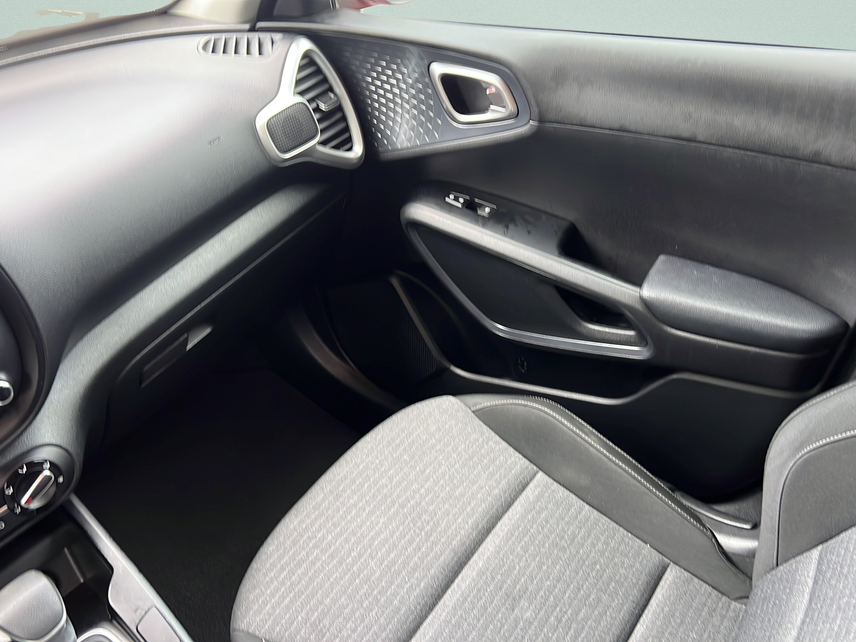 Used 2020 Kia Soul S FWD image 16