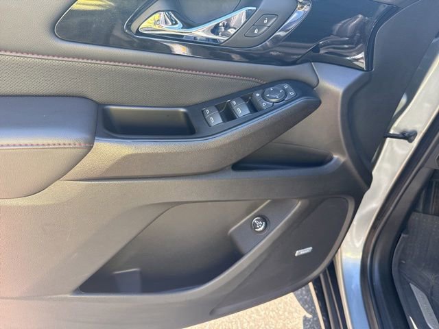 Used 2023 Chevrolet Traverse RS w/ LPO, Floor Liner Package AWD/4WD image 19