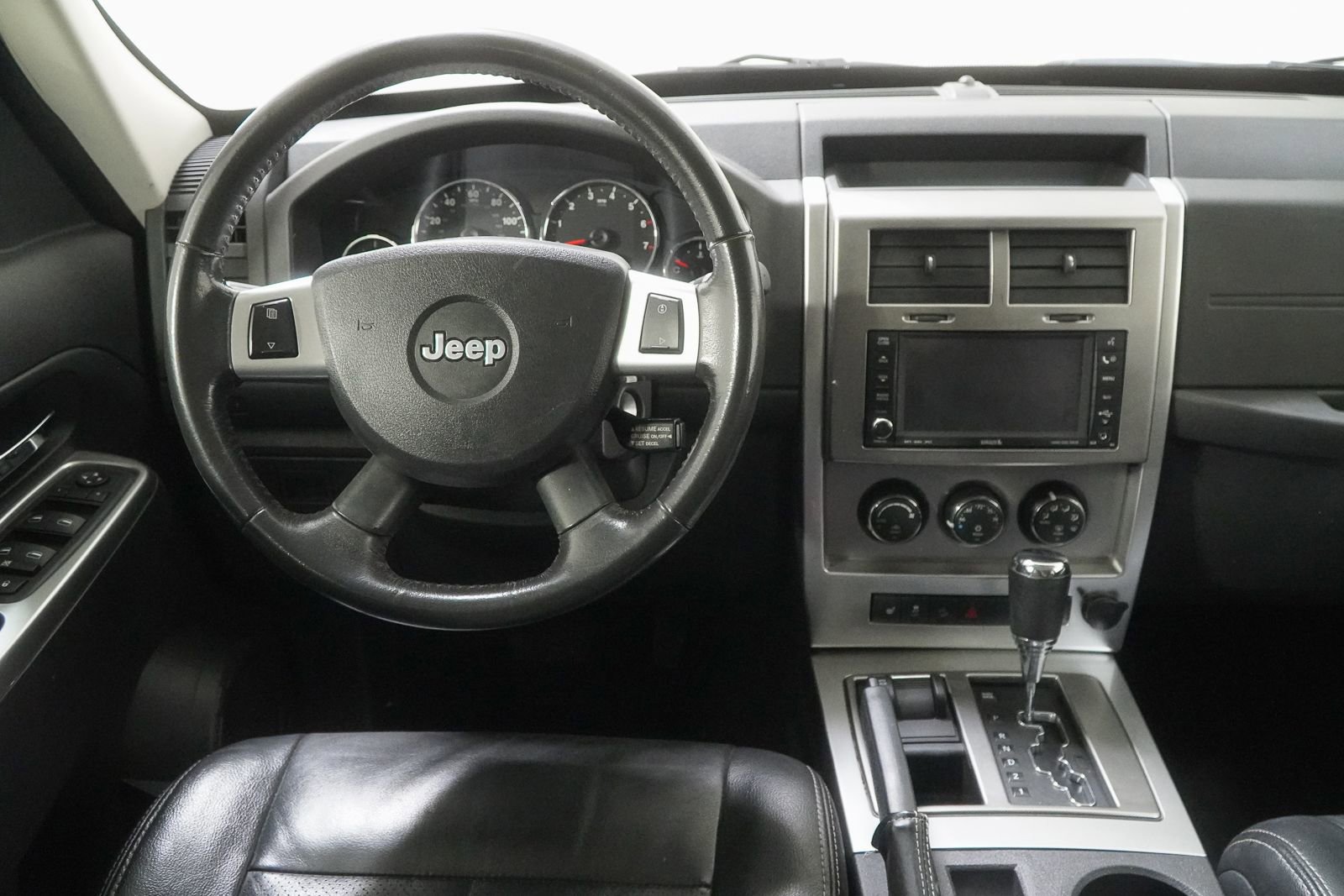 Used 2010 Jeep Liberty Limited w/ Tire & Wheel Group AWD/4WD image 20