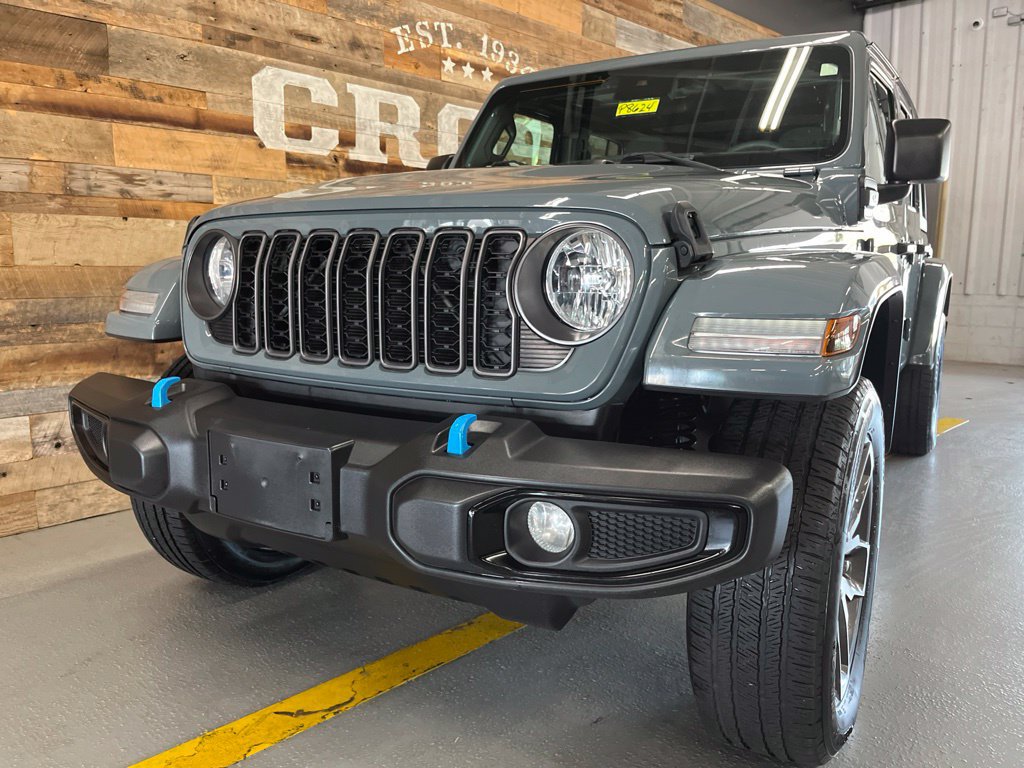 Used 2024 Jeep Wrangler Unlimited w/ Convenience Group AWD/4WD image 8