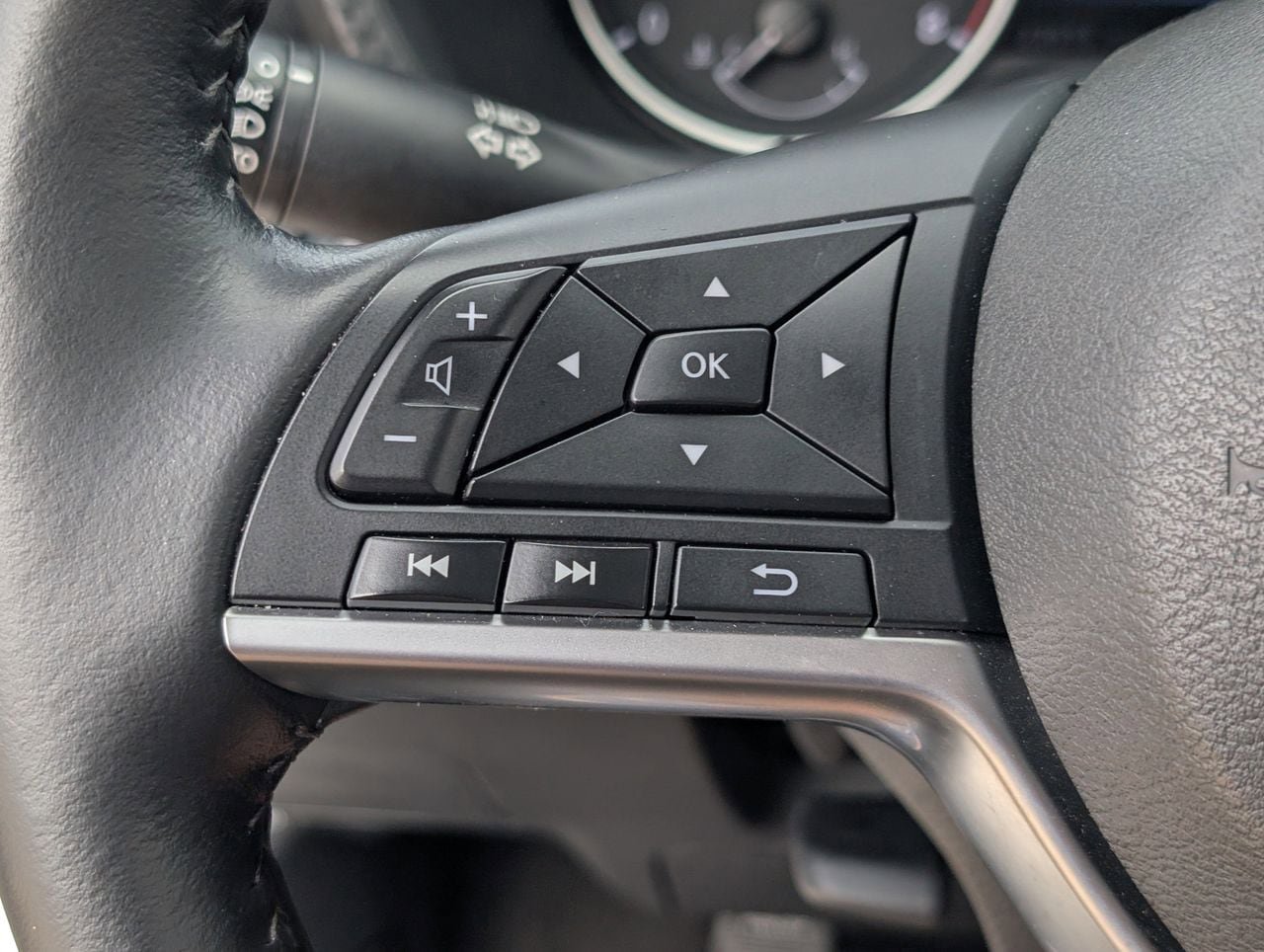 Certified 2023 Nissan Sentra SV FWD image 23
