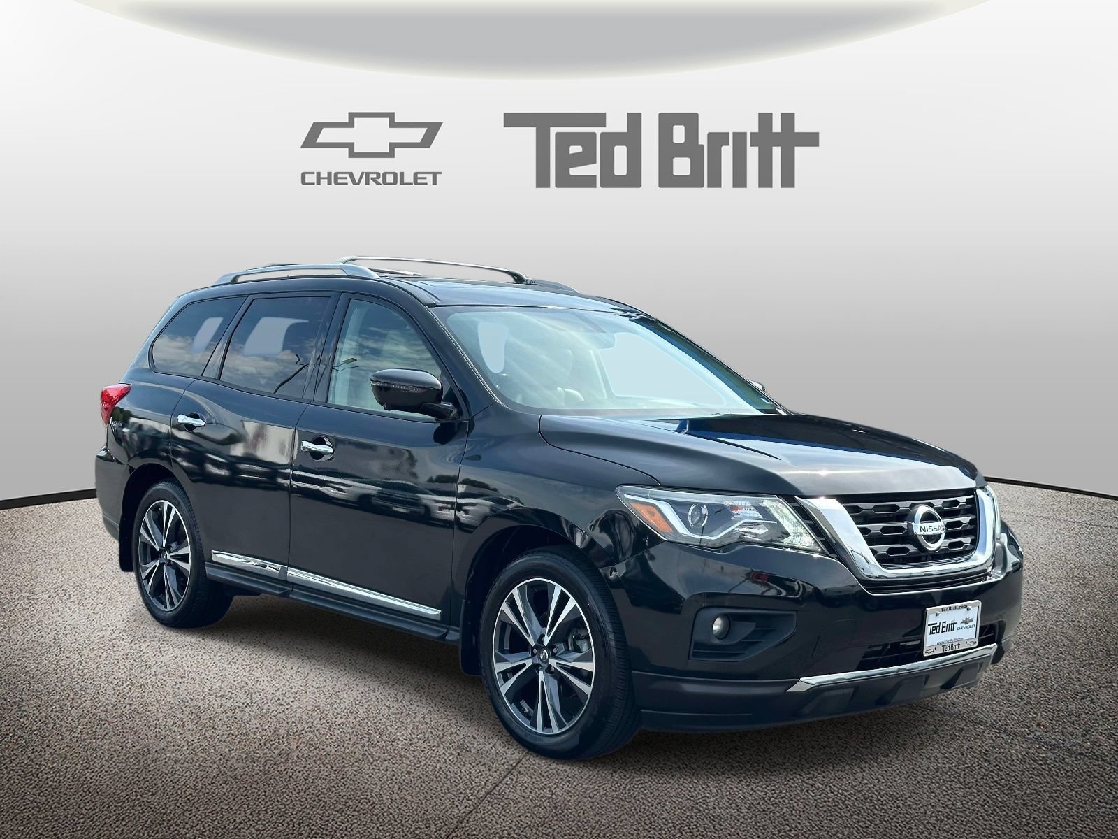 Used 2017 Nissan Pathfinder Platinum w/ Family Entertainment Package AWD/4WD image 3