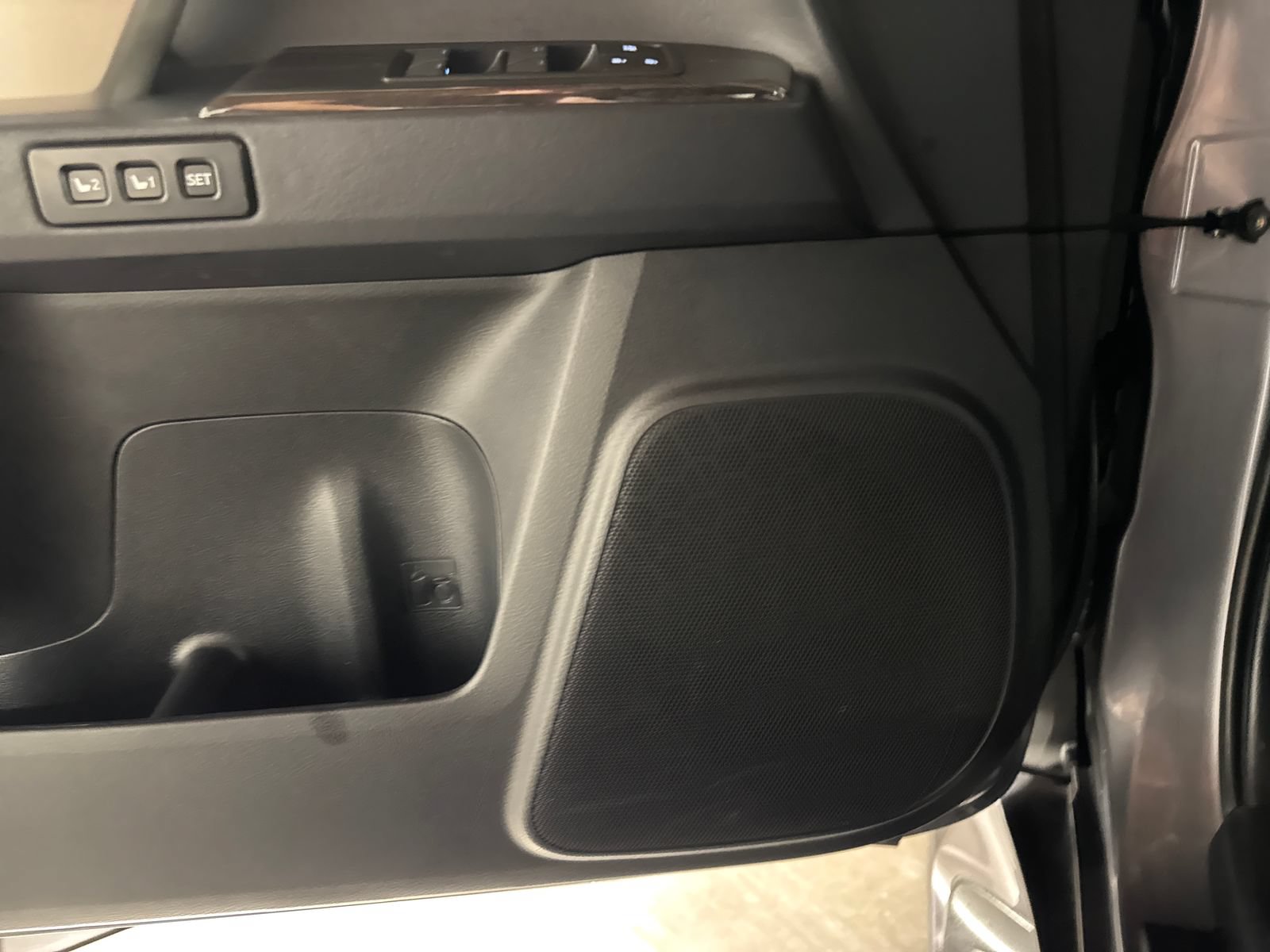Used 2021 Lexus GX 460 Premium w/ Accessory Package AWD/4WD image 18