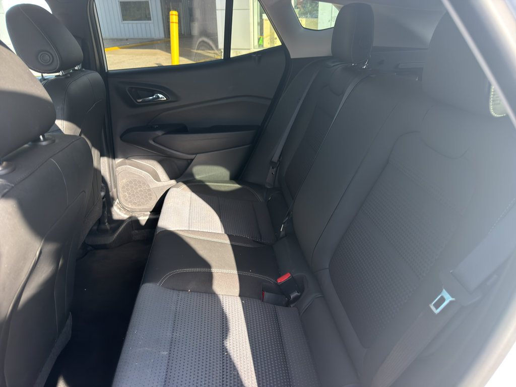 Used 2025 Chevrolet Trax LT FWD image 7