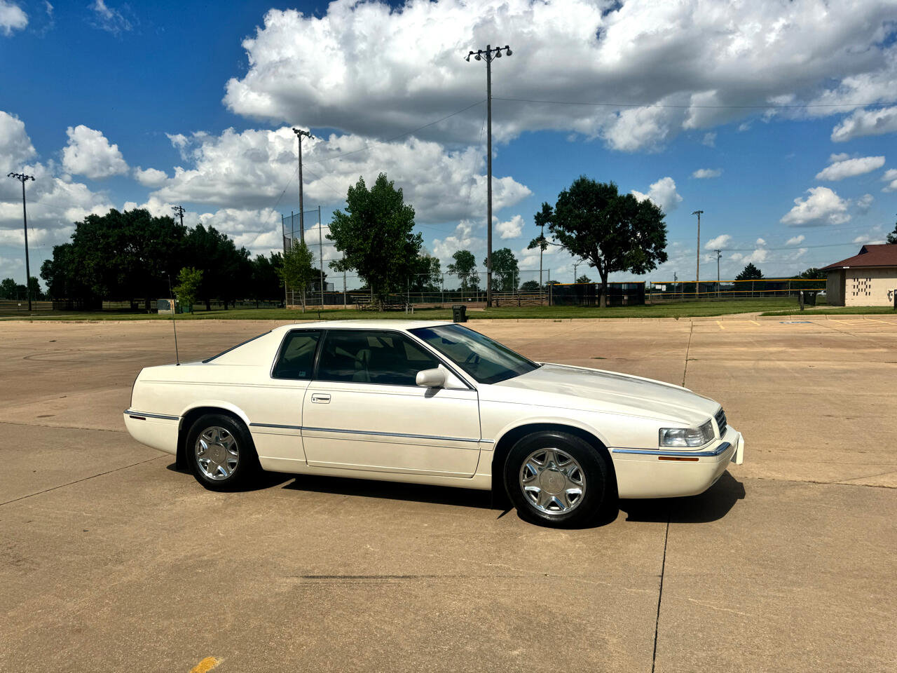Used 2001 Cadillac Eldorado ESC w/ Comfort/Convenience Pkg image 22