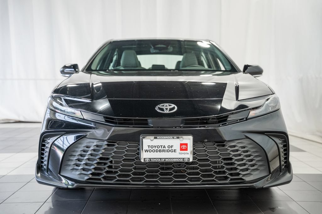 Used 2025 Toyota Camry SE AWD/4WD image 2