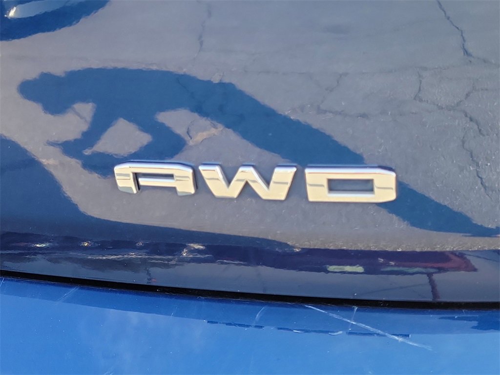 Used 2023 GMC Terrain SLT image 29