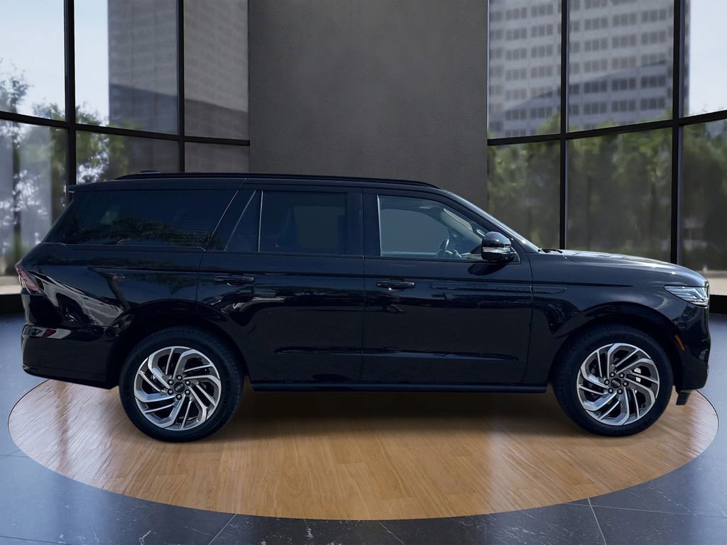 Used 2025 Lincoln Navigator Reserve w/ Jet Appearance Package image 2