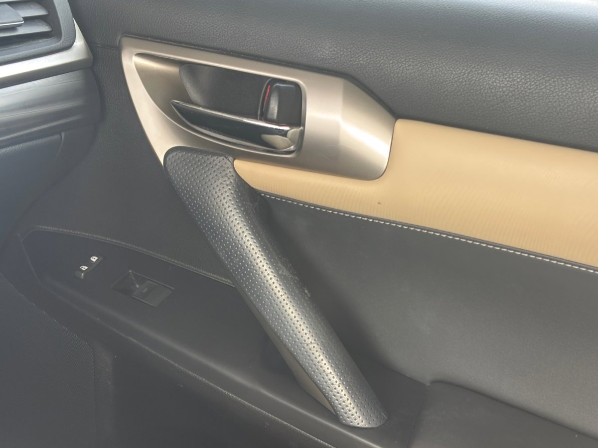 Used 2016 Lexus CT 200h w/ Seat Comfort Package FWD image 30