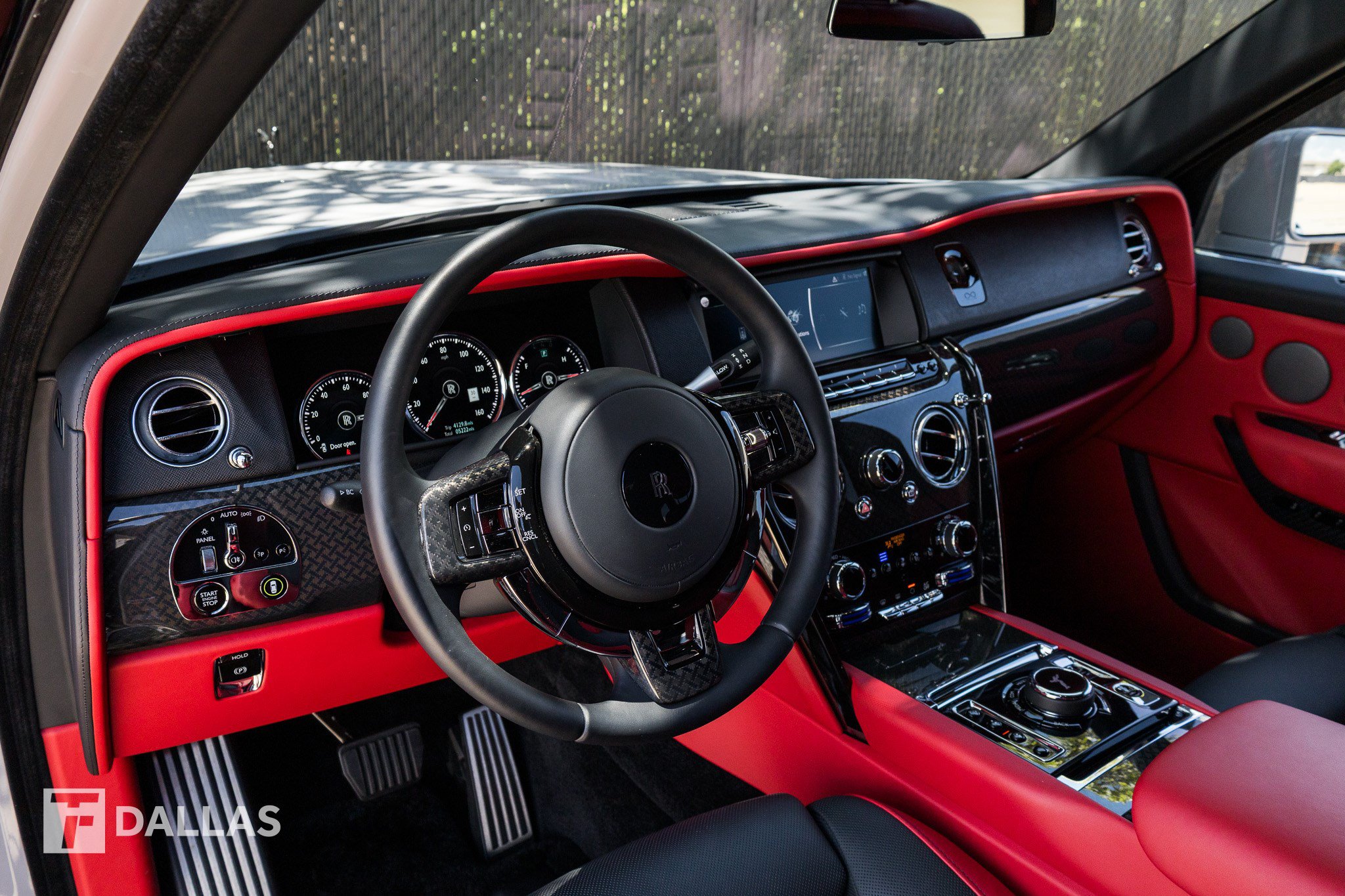 Used 2022 Rolls-Royce Cullinan Black Badge w/ Dark Exterior Package AWD/4WD image 28