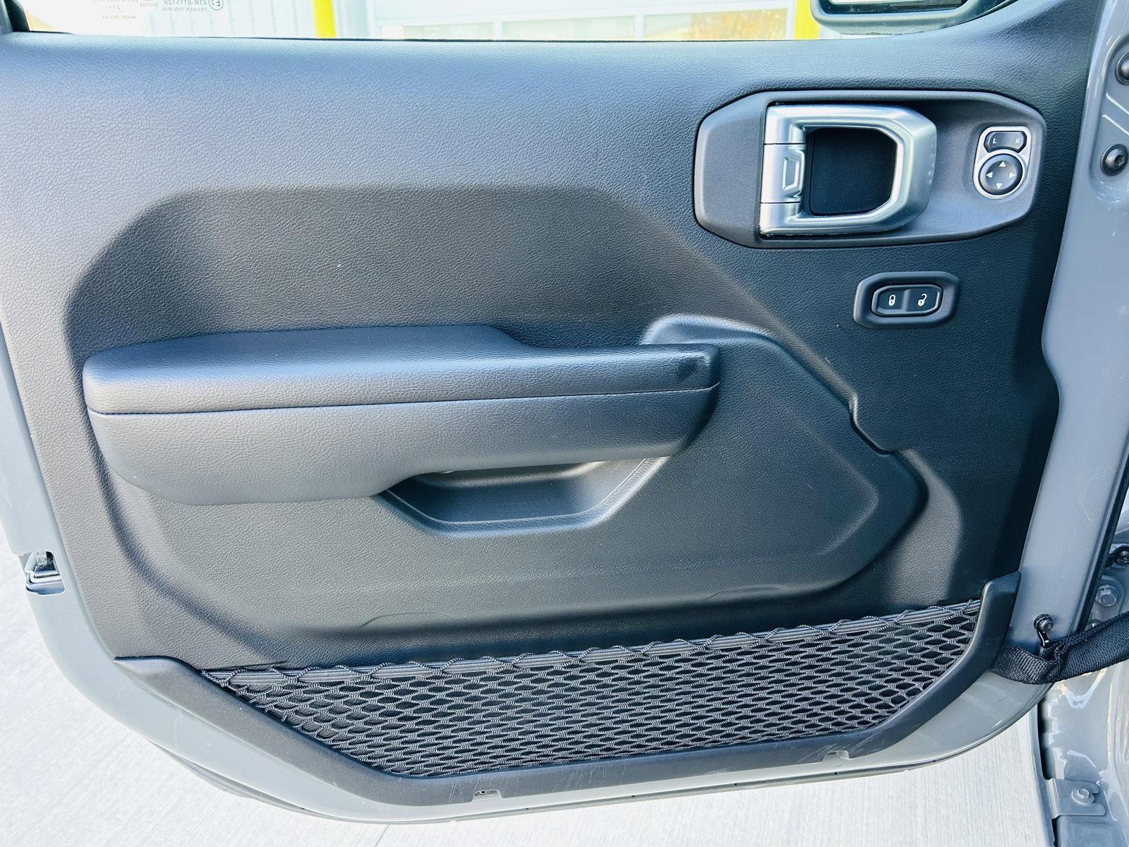 Used 2021 Jeep Gladiator Sport image 8