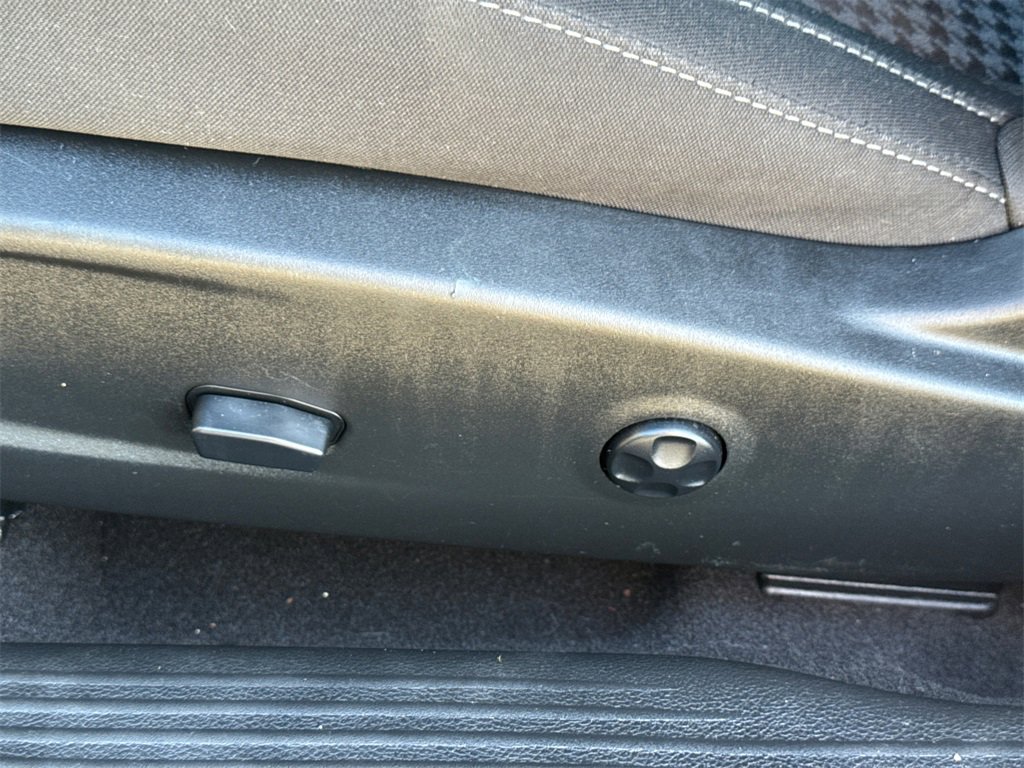 Used 2020 Dodge Challenger SXT w/ Blacktop Package image 21