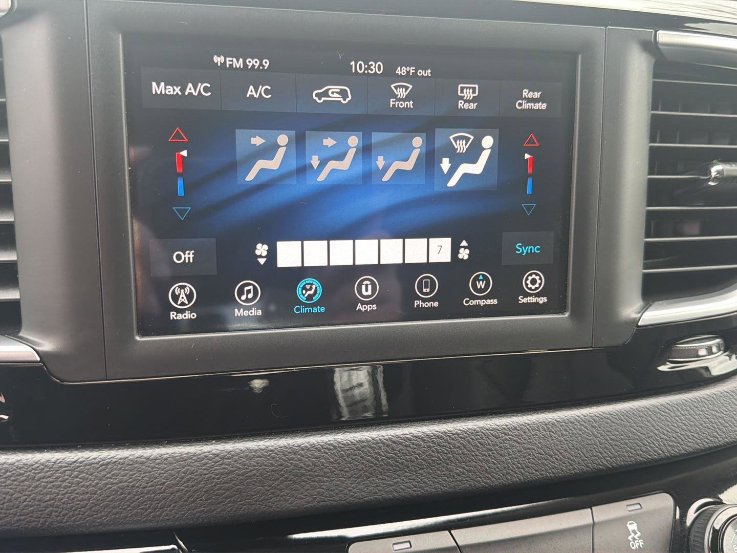 Used 2021 Chrysler Voyager Lxi FWD image 25