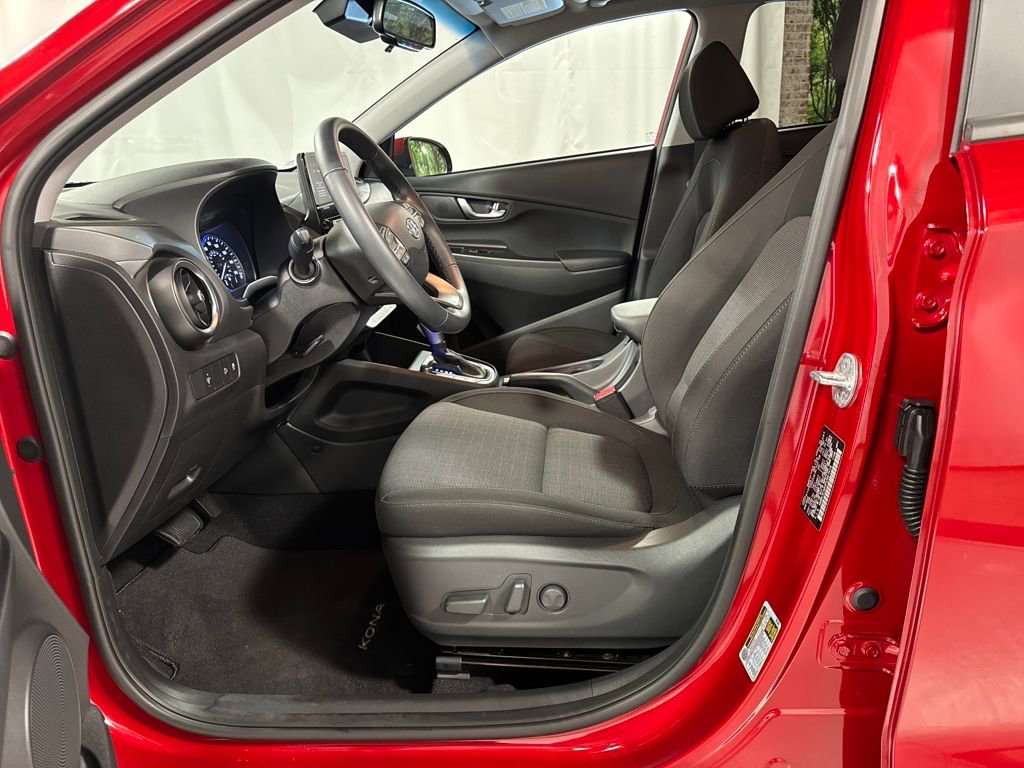 Used 2023 Hyundai Kona SEL w/ Convenience Package image 3