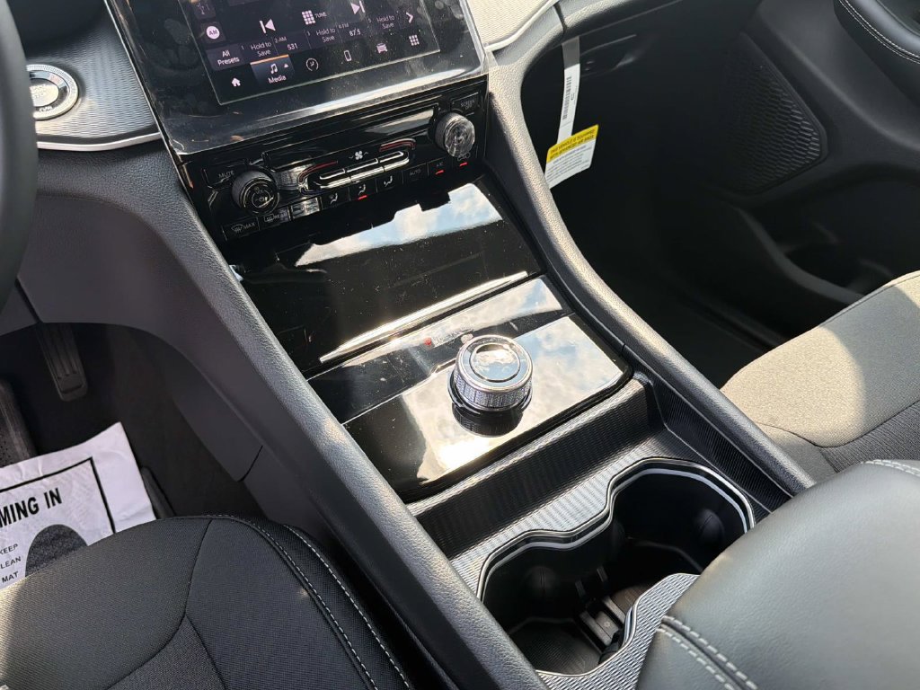 New 2026 Jeep Grand Cherokee Laredo AWD/4WD image 4