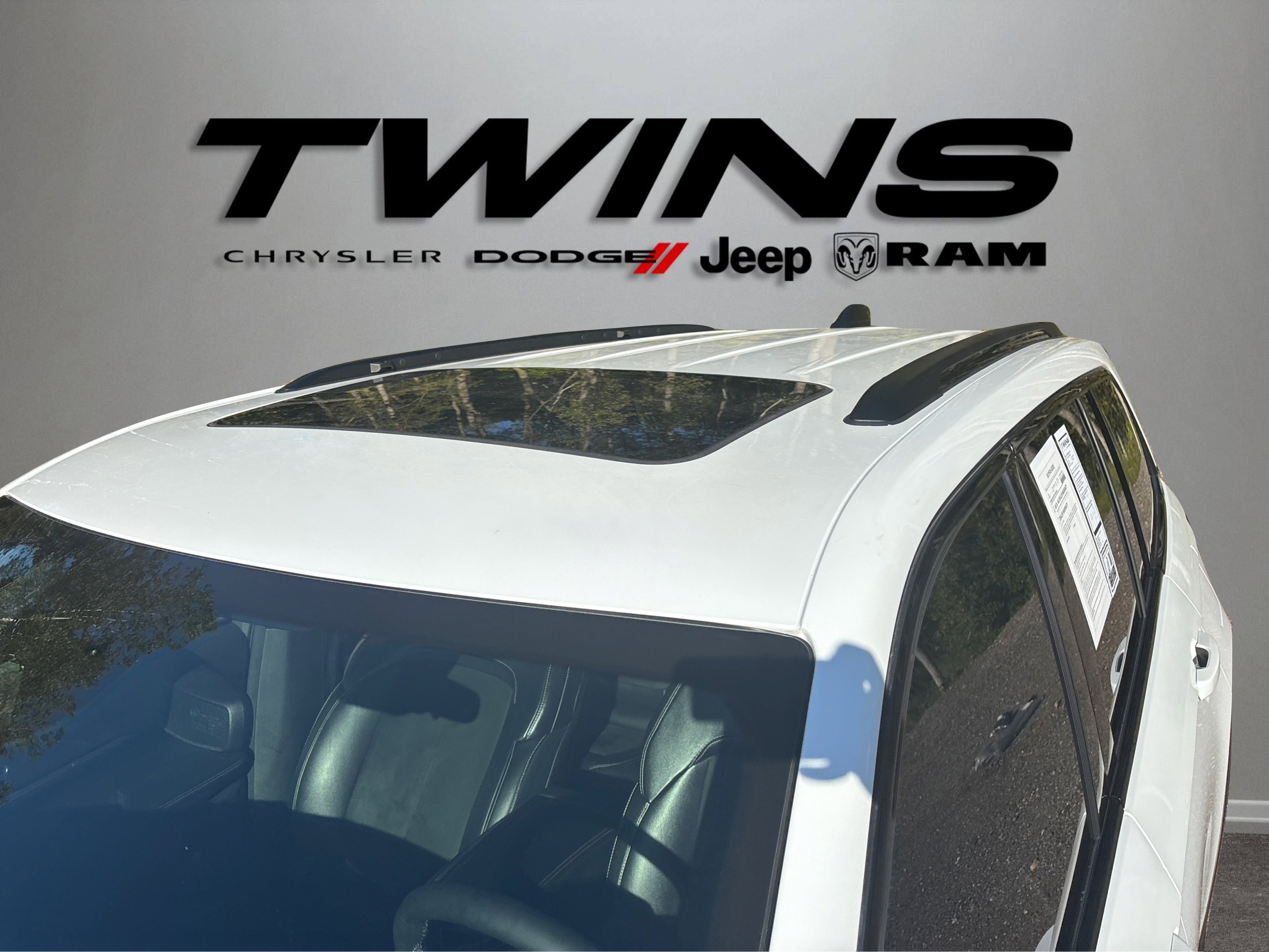 Used 2023 Jeep Grand Cherokee Altitude image 14