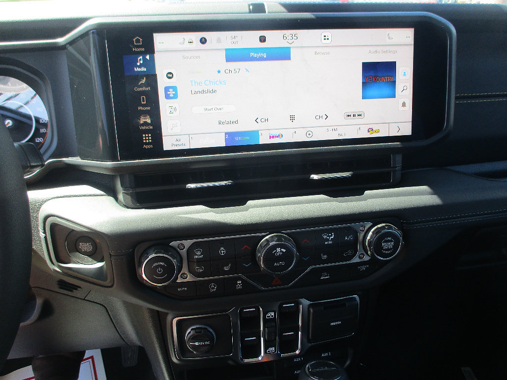 New 2026 Jeep Gladiator Sport AWD/4WD image 5