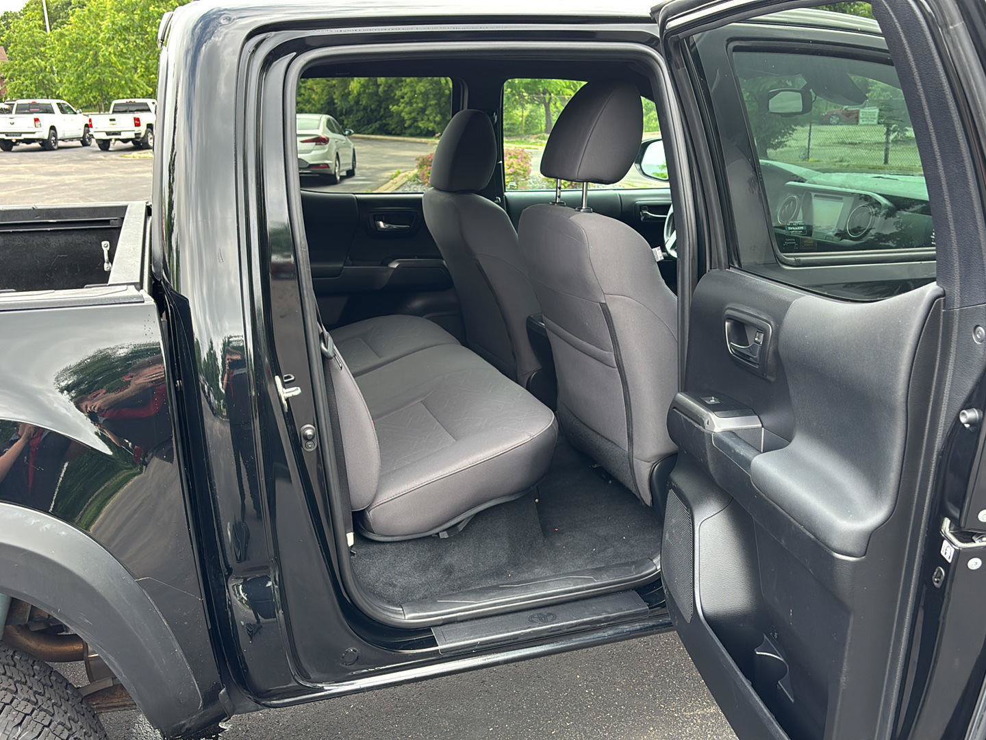 Used 2019 Toyota Tacoma TRD Off-Road AWD/4WD image 16