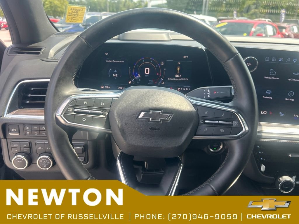 Used 2025 Chevrolet Suburban Z71 w/ Comfort Package AWD/4WD image 13