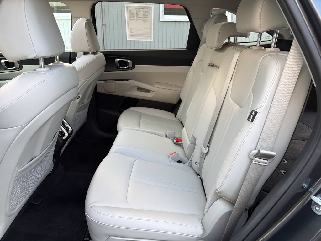 Used 2024 Kia Sorento S w/ Panoramic Sunroof Package FWD image 19