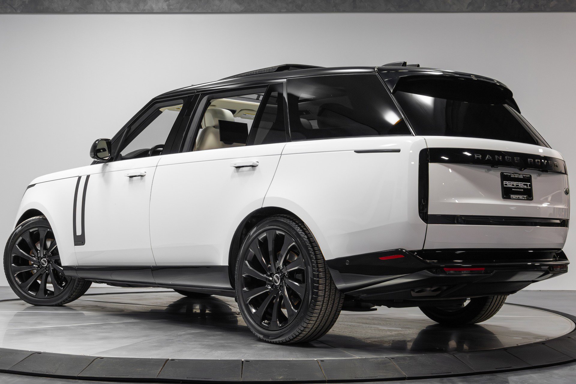 Used 2023 Land Rover Range Rover Long Wheelbase Autobiography image 53