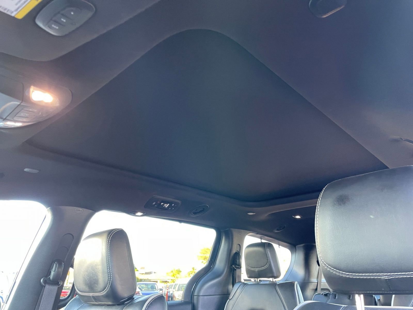 Used 2025 Chrysler Pacifica Limited image 31