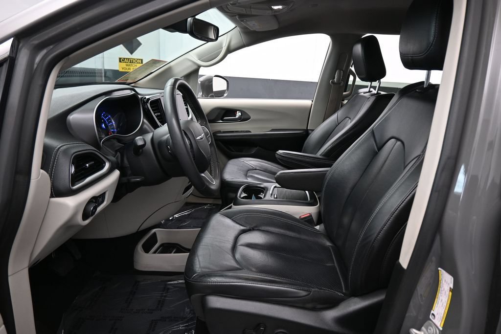 Used 2022 Chrysler Pacifica Touring-L FWD image 11