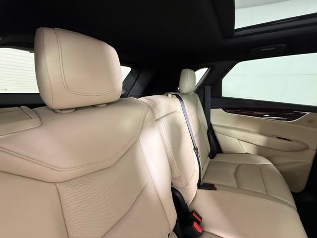 Used 2017 Cadillac XT5 Luxury w/ Driver Awareness Package FWD image 32