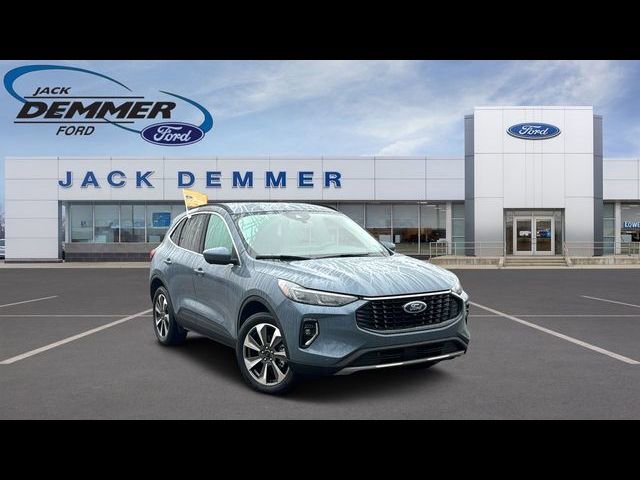 Certified 2023 Ford Escape Platinum AWD/4WD image 1