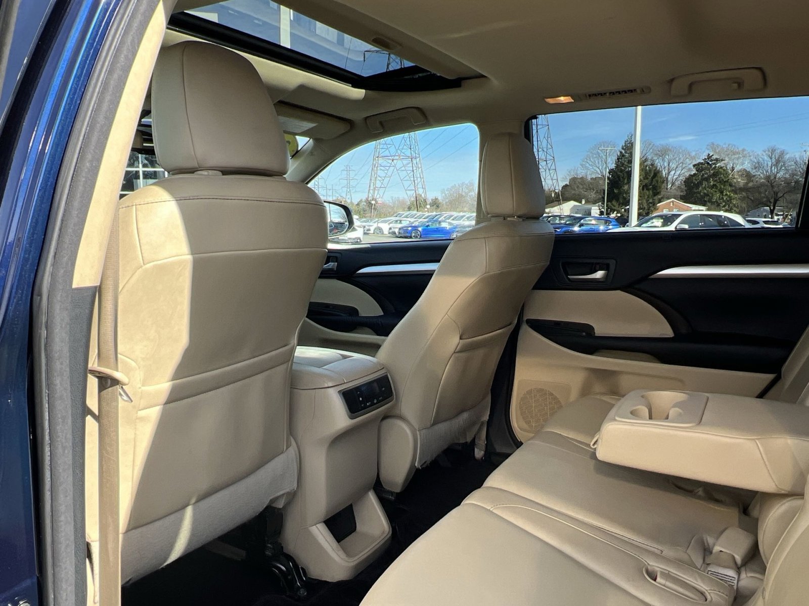 Used 2016 Toyota Highlander XLE image 27