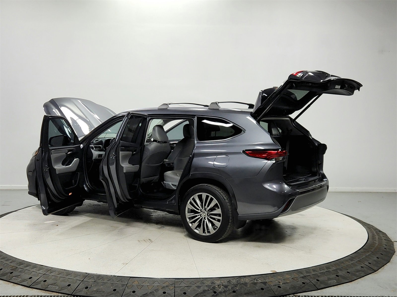 Used 2020 Toyota Highlander Platinum image 13