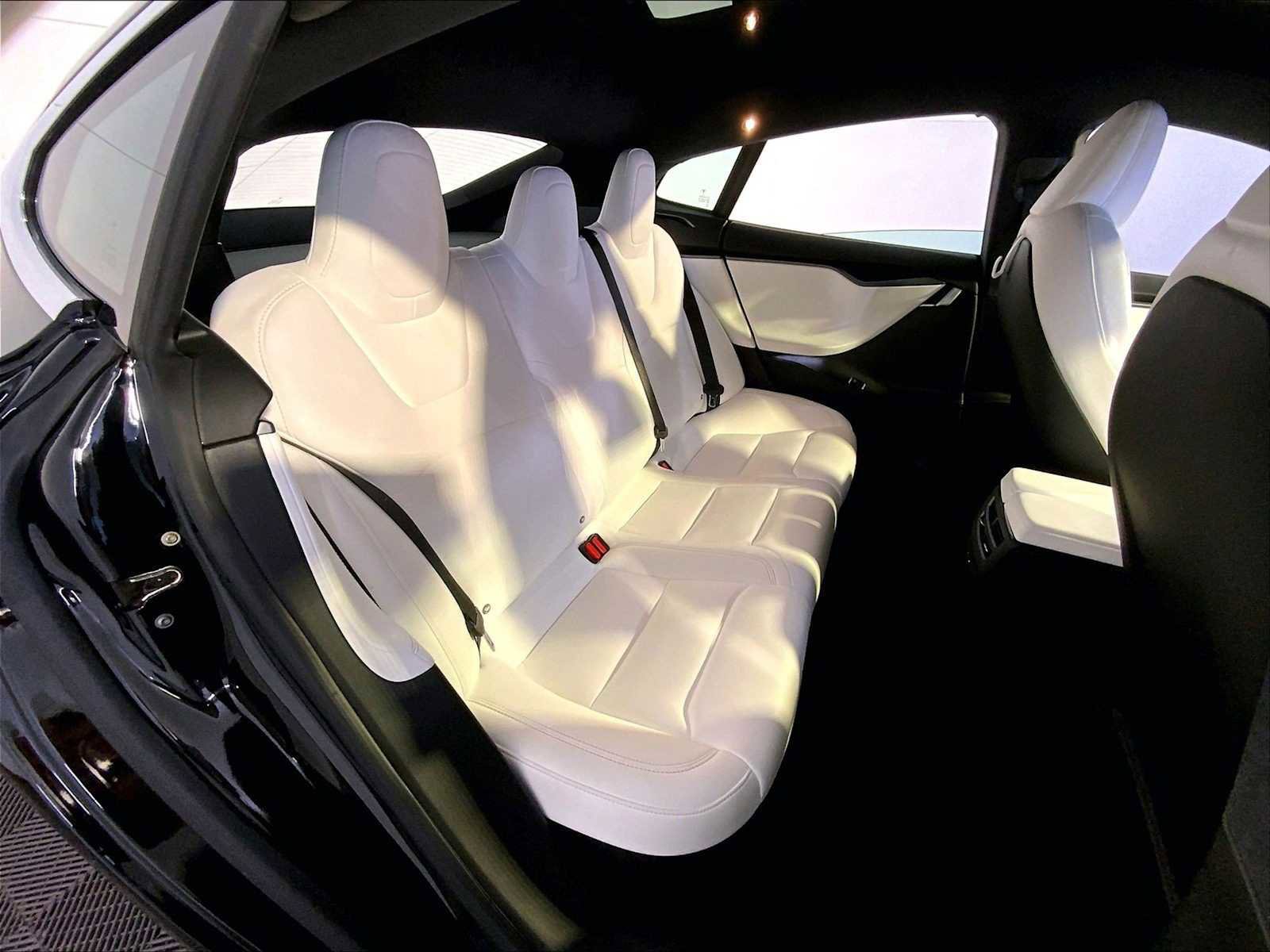 Used 2020 Tesla Model S Long Range Plus image 23