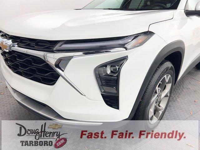 Used 2025 Chevrolet Trax LT image 11