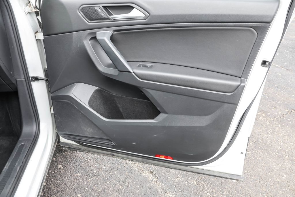 Used 2019 Volkswagen Tiguan SE image 40