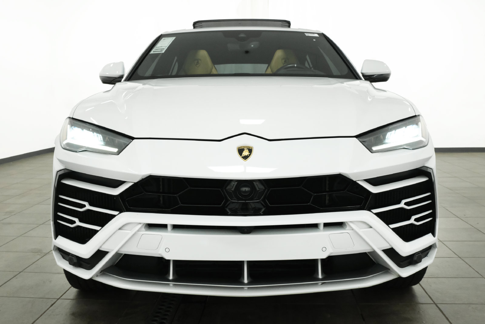 Used 2020 Lamborghini Urus AWD/4WD image 9