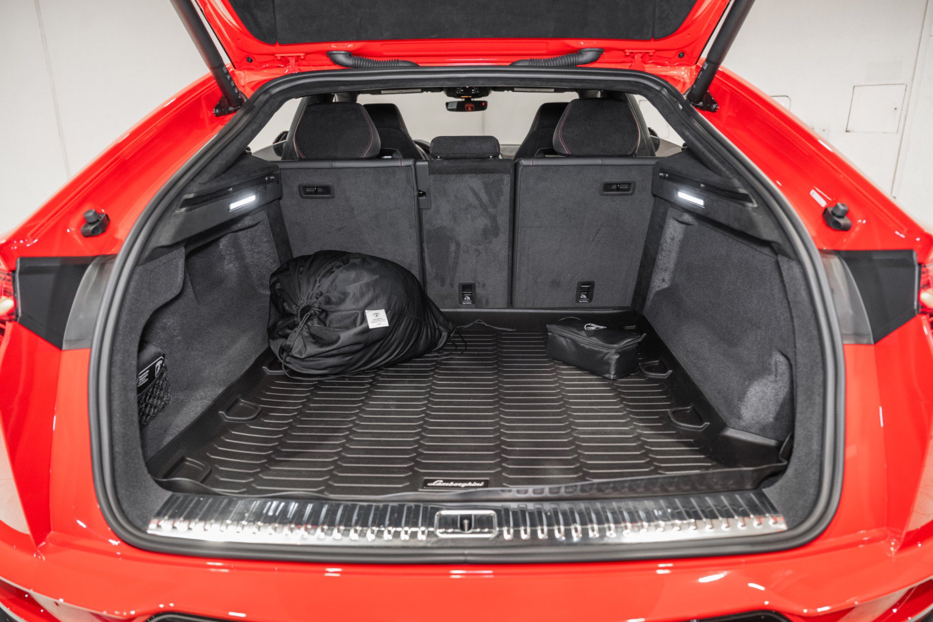 Used 2024 Lamborghini Urus Performante AWD/4WD image 9