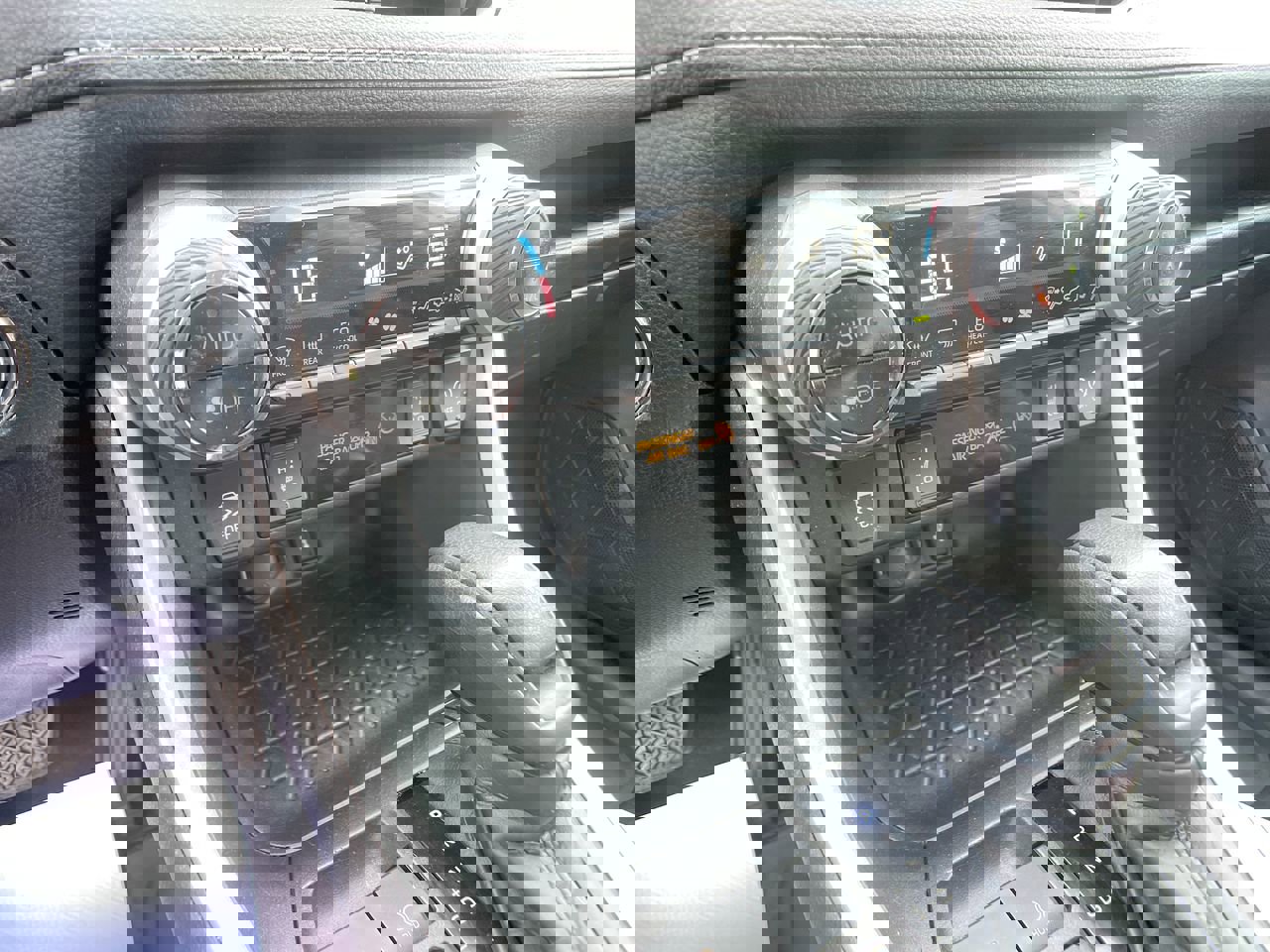 Used 2021 Toyota RAV4 XLE w/ Convenience Package image 19