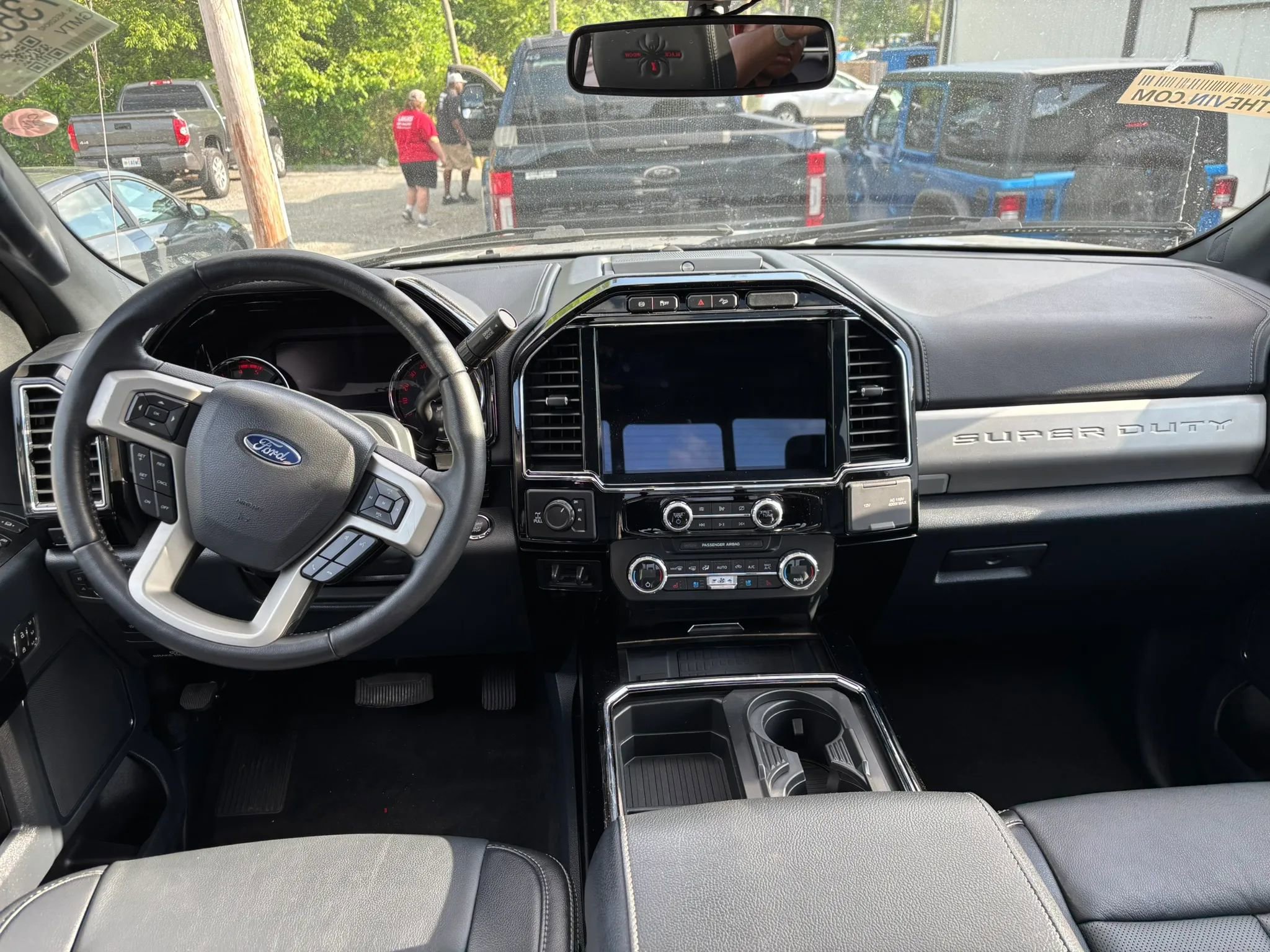 Used 2022 Ford F250 Lariat w/ Black Appearance Package image 14
