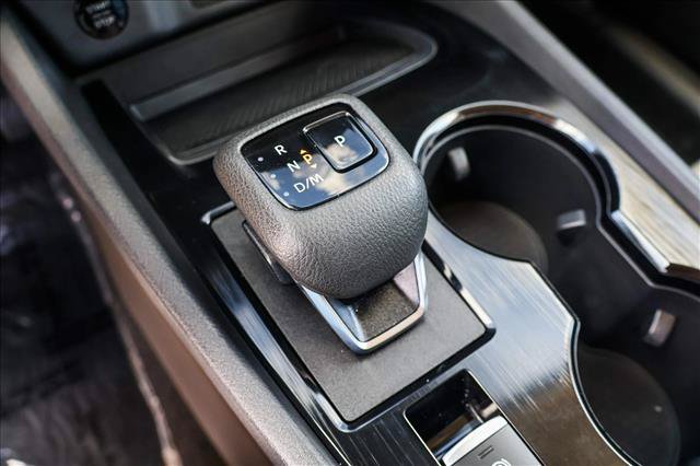 Used 2025 Nissan Rogue SV AWD/4WD image 19