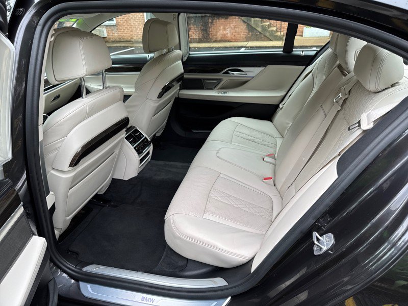 Used 2018 BMW 750i xDrive AWD/4WD image 36