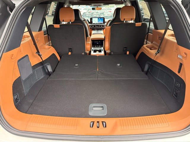 New 2026 Lincoln Aviator Black Label w/ Jet Appearance Package AWD/4WD image 21