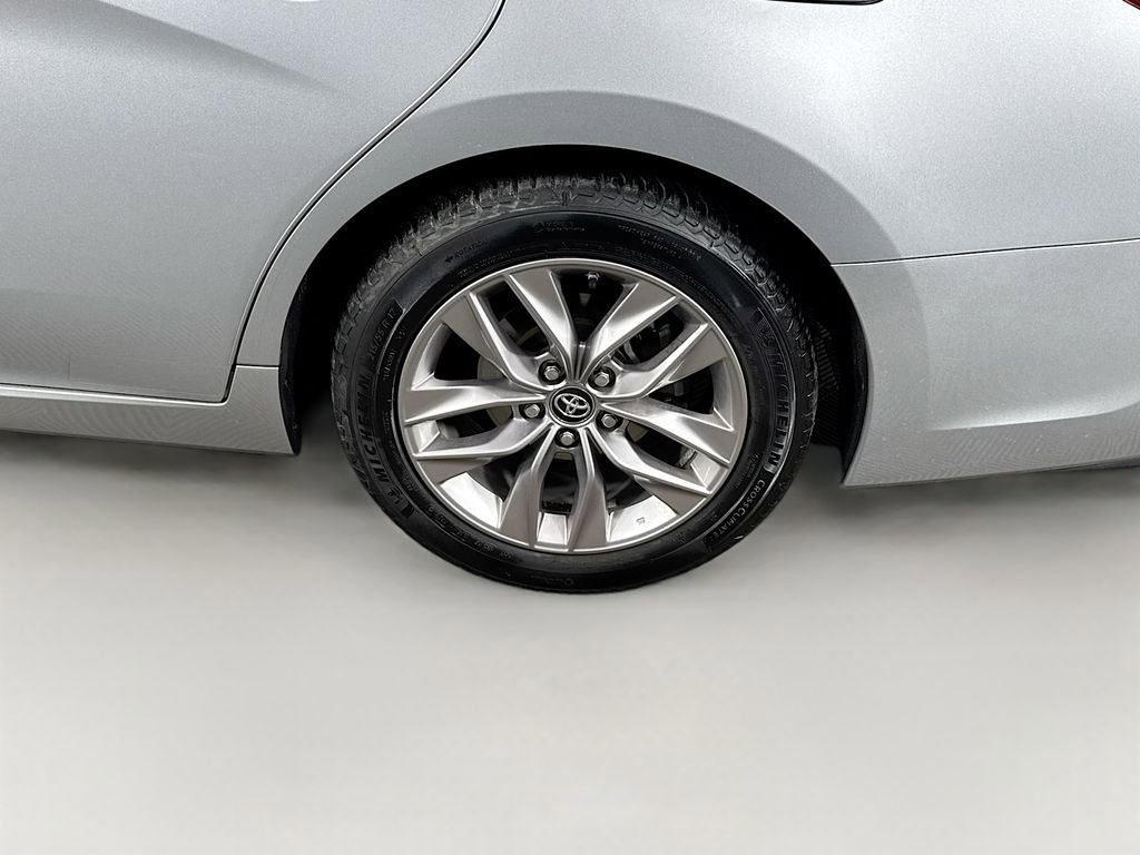 Certified 2019 Toyota Avalon XLE w/ Moonroof Package image 9