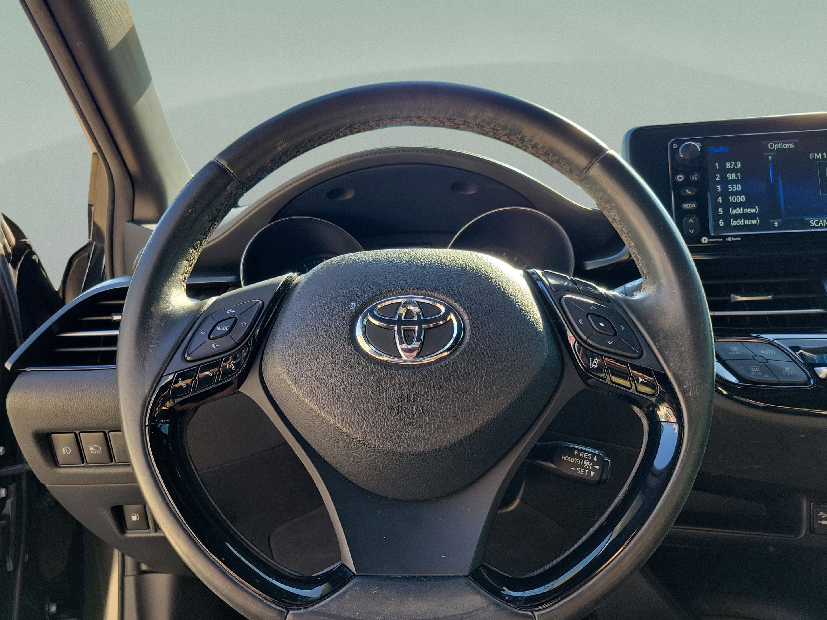 Used 2018 Toyota C-HR XLE FWD image 22