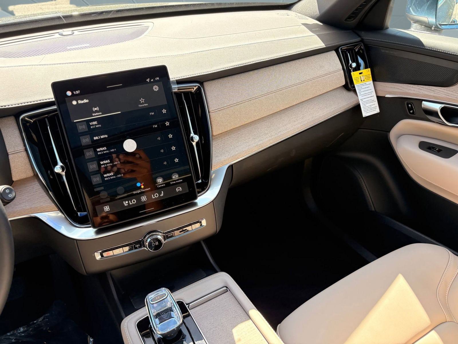 New 2026 Volvo XC90 B6 Plus w/ Protection Package image 25