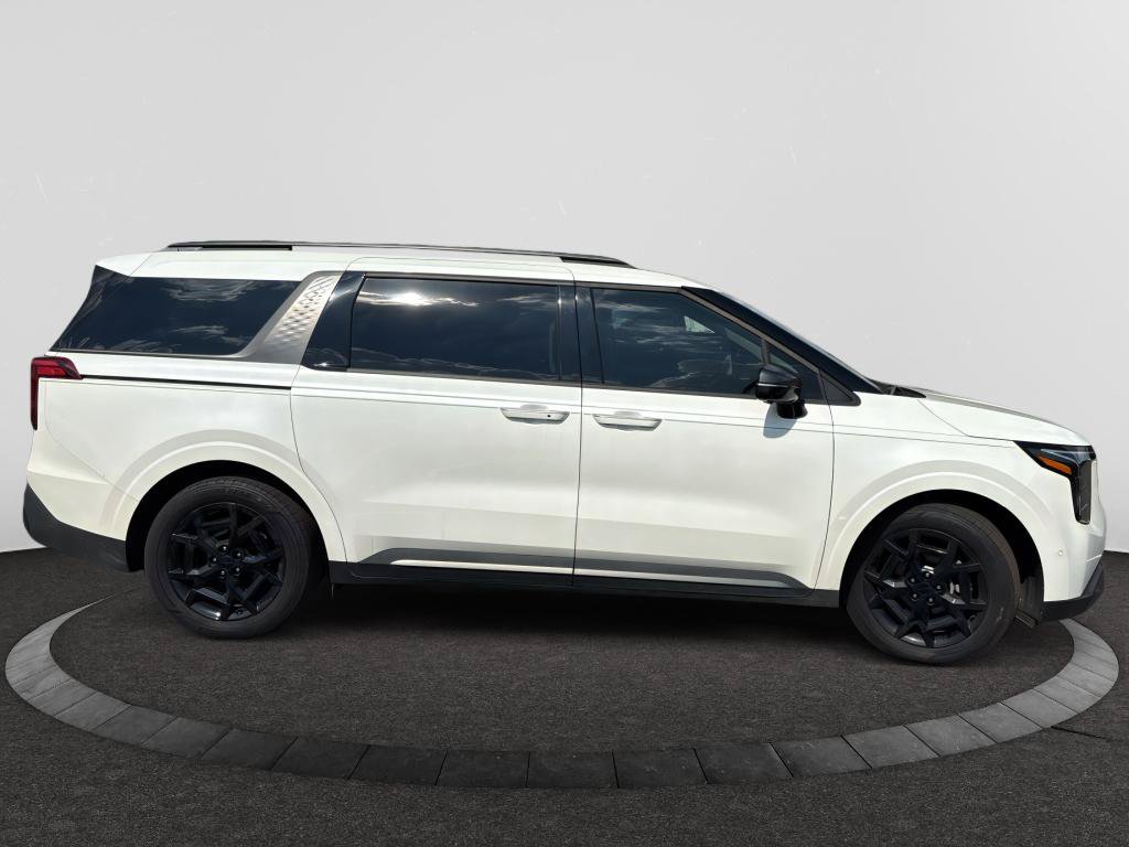 Used 2025 Kia Carnival SX w/ SX Dark Edition Package FWD image 4