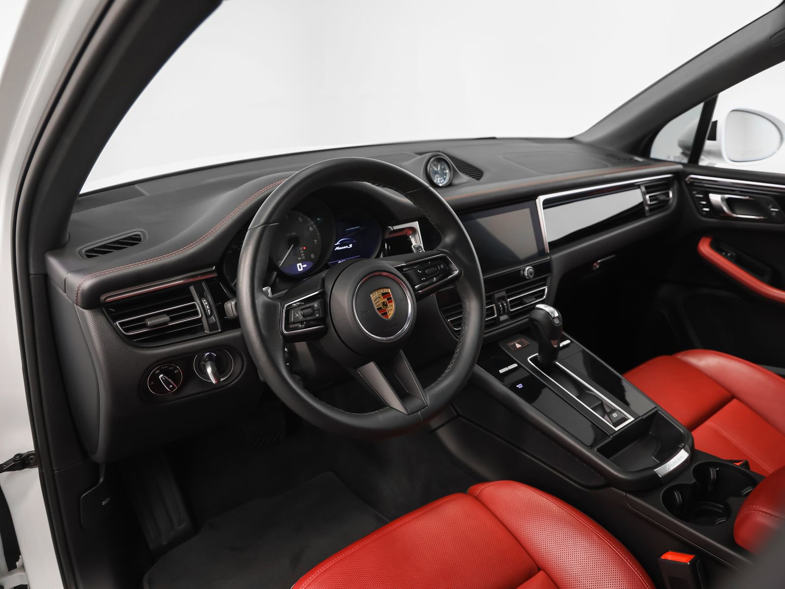 Certified 2022 Porsche Macan S image 4