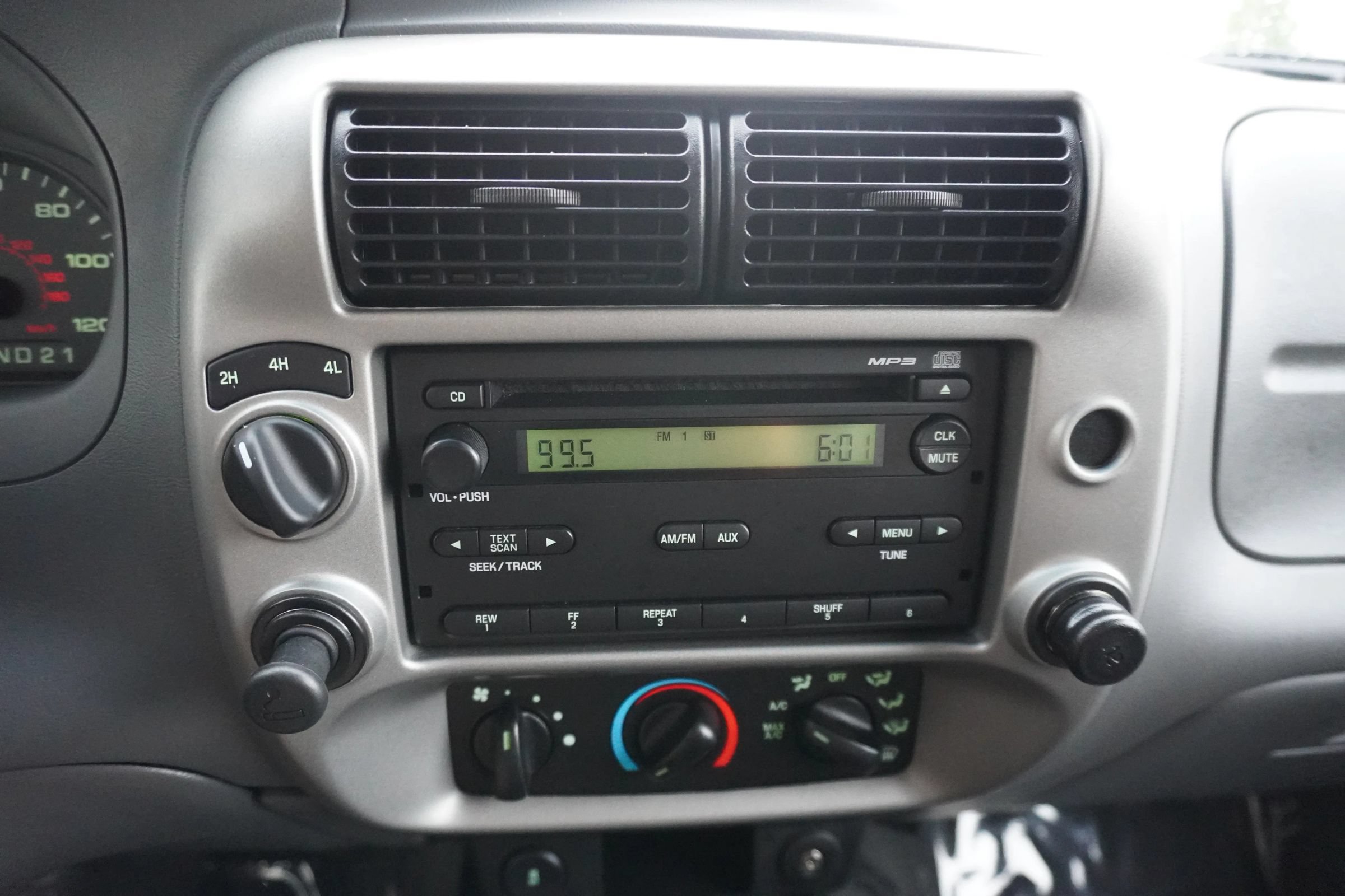 Used 2010 Ford Ranger XLT AWD/4WD image 24