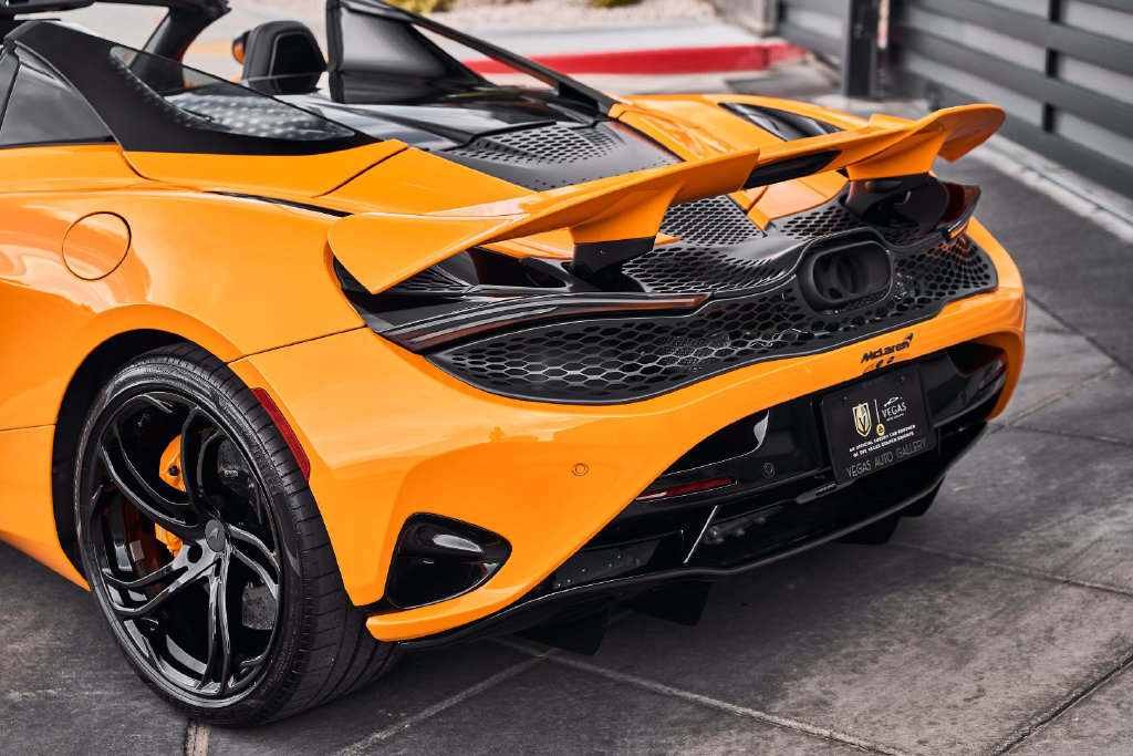 Used 2025 McLaren 750S Spider RWD image 12