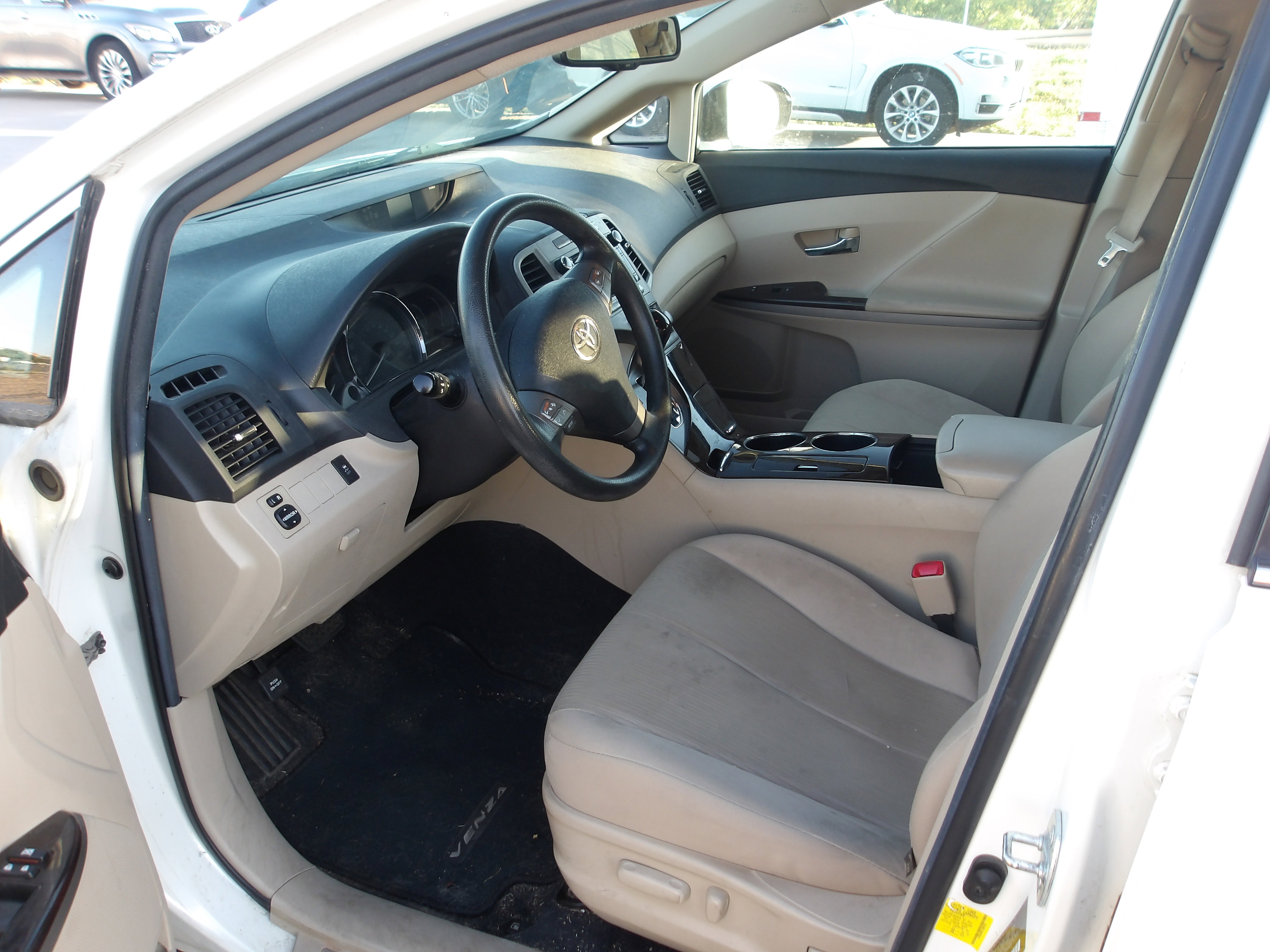Used 2012 Toyota Venza LE AWD/4WD image 4