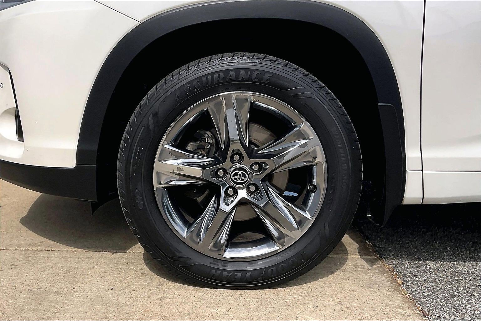 Used 2018 Toyota Highlander Limited Platinum AWD/4WD image 8